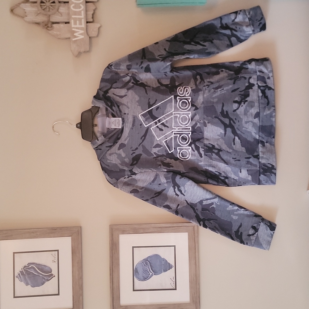 Adidas camo sweatshirt EUC